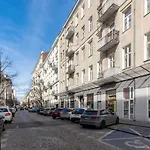 Downtown Studio Apartment Poznańska by Renters